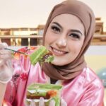 Studi kasus Bittersweet by Najla yang sukses meningkatkan omzet penjualan e-commerce lewat Shopee Live dengan dukungan live streaming.